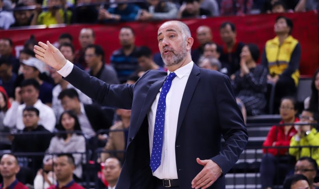  里昂主教练突遭下课，助教暂代指挥权  