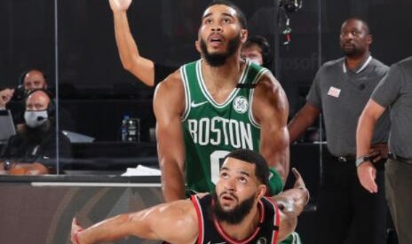  塔图姆35分绿军横扫猛龙  