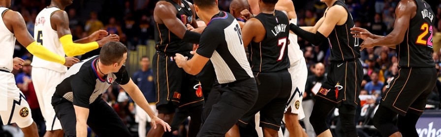  都灵德比战火爆收场双方冲突不断险酿事端  