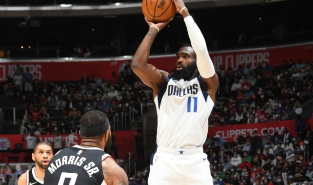  东契奇末节爆发独行侠客场力克凯尔特人止连败  