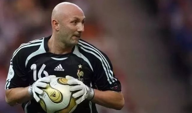  意甲门将榜榜首完成职业生涯百扑  